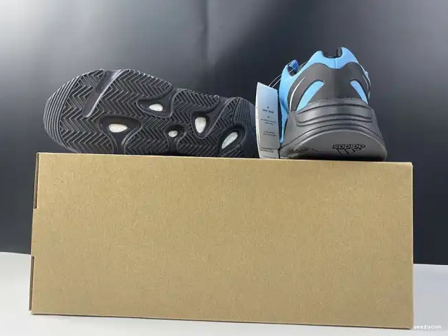 Yeezy ADIDAS GZ3079 'Bright MNVN Cyan' 700 Boost 0520